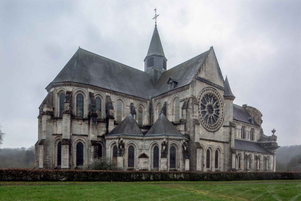 vue de l'extérieur de l'abbaye de Saint-Michel
