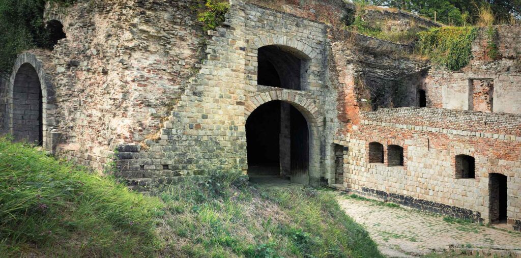 Porte du château fort de Guise