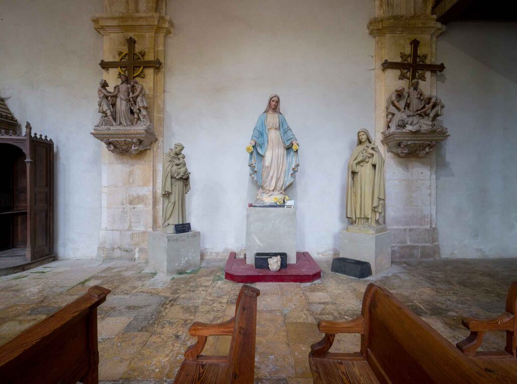 Statues religieuses, abbaye de Saint-Michel