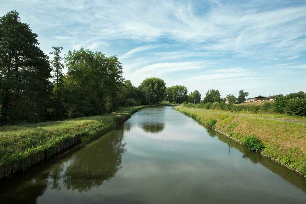 View of the canal from the Sambre to the Oise