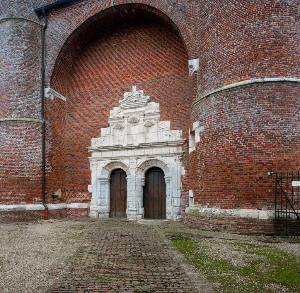 Church door of Saint-Médard de Parfondeval