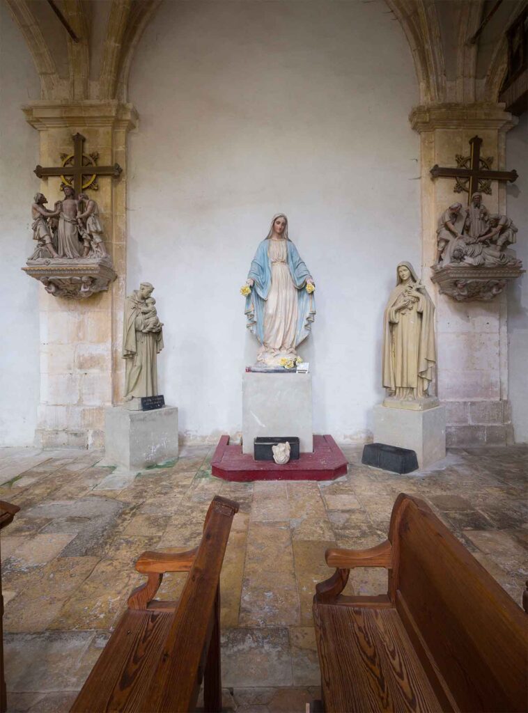 Religious statues in the Saint-Michel Abbey